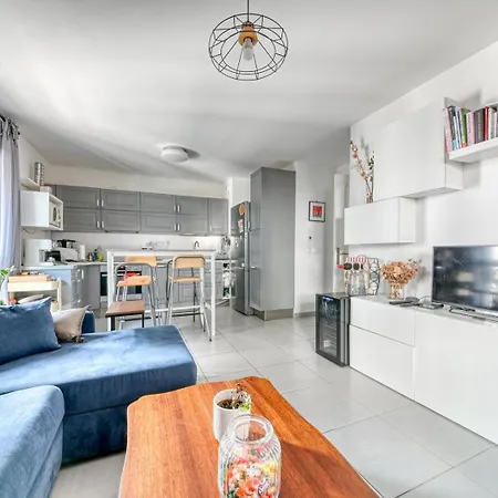 Guestready - Gem Near Musee Lumiere Apartman